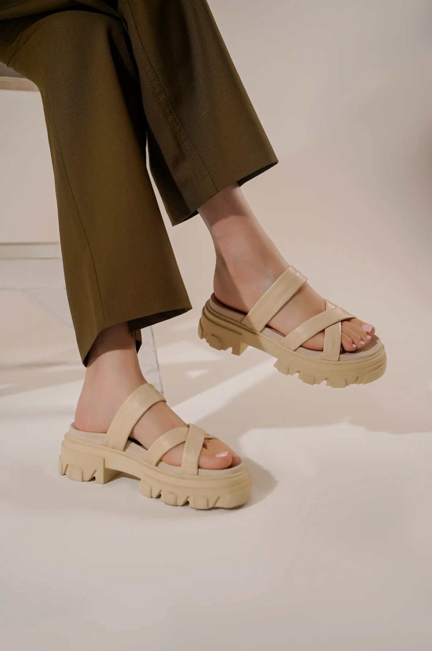 CREAM WOMAN CHUNKY LEATHER SLIDES