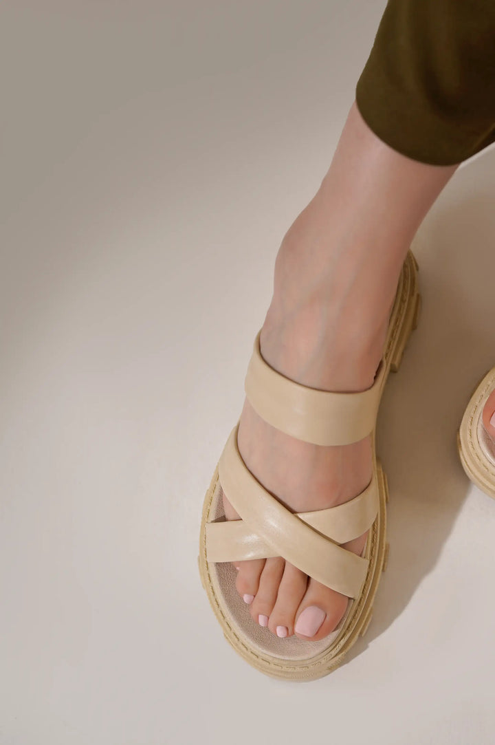 CREAM WOMAN CHUNKY LEATHER SLIDES